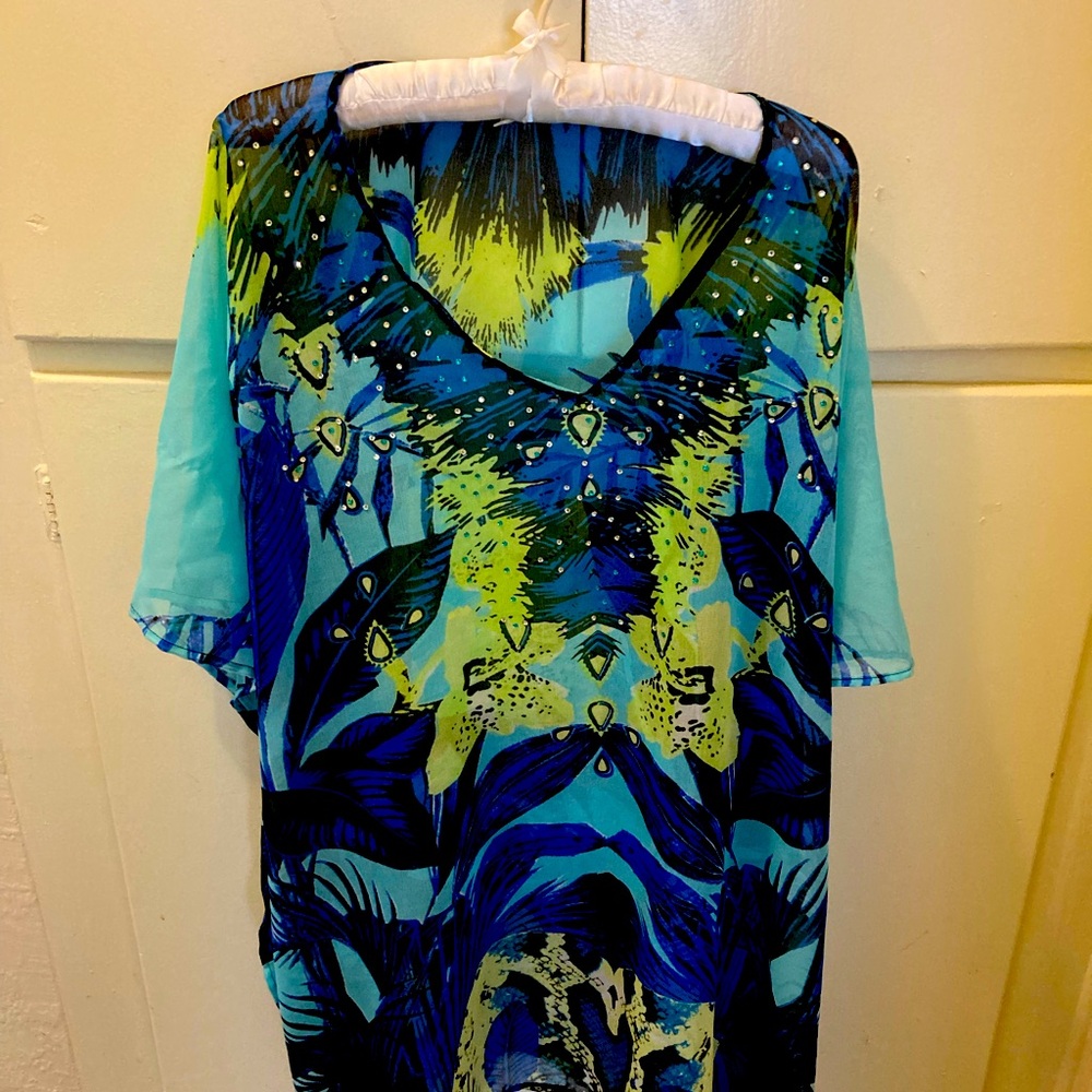 Medium to large beach cover-up